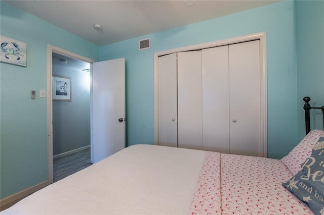 bedroom featuring a closet