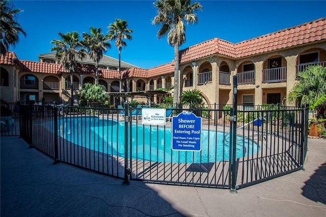 view of swimming pool