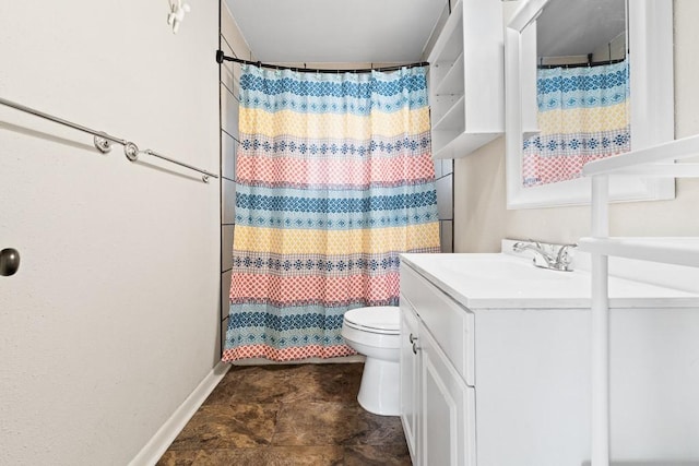 bathroom featuring a shower with shower curtain, vanity, toilet, and baseboards