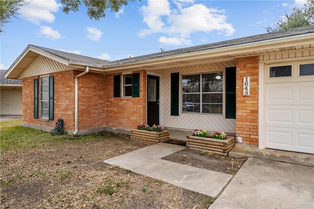 view of front facade featuring a garage