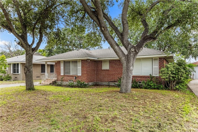 4114 Markins Dr, Corpus Christi, TX 78411 - single story home featuring brick siding, a front yard, and crawl space