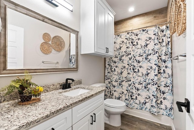 5810 Bella Di Giorno Dr, Corpus Christi, TX 78414 - full bath with vanity, wood finished floors, recessed lighting, and shower / bath combo with shower curtain