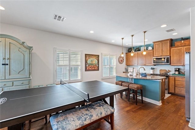 rec room featuring dark hardwood / wood-style floors