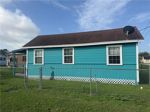207 Franklin St, Gregory, TX 78359 - view of side of property with a shingled roof