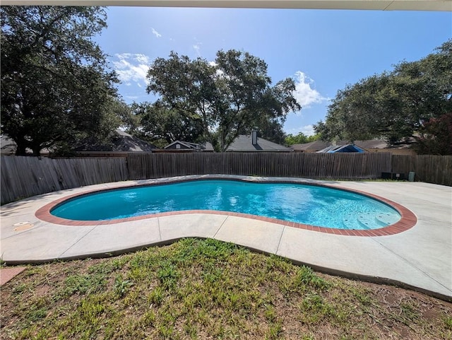 4010 Moorhead Dr, Corpus Christi, TX 78410 - view of swimming pool featuring a fenced backyard and a patio area