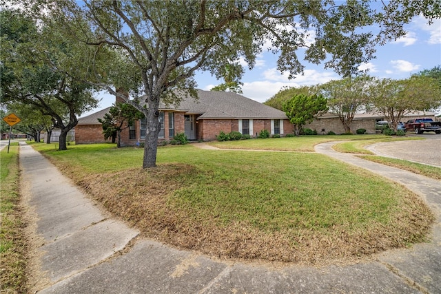 single story home with a front lawn