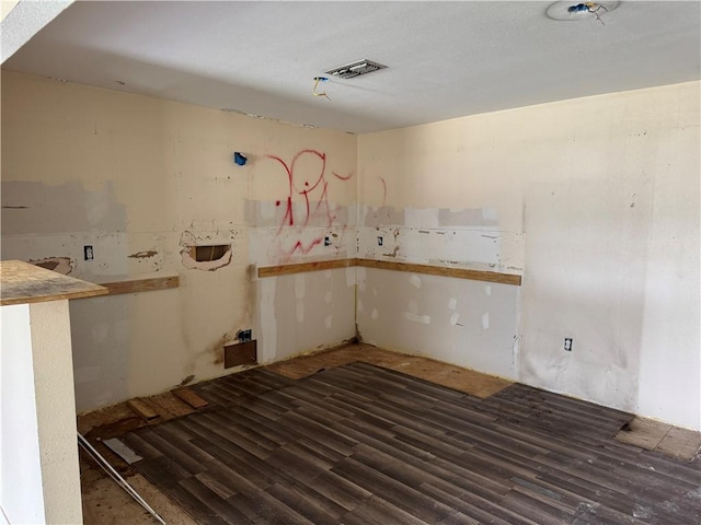 423 S 13th St, Kingsville, TX 78363 - empty room featuring wood finished floors