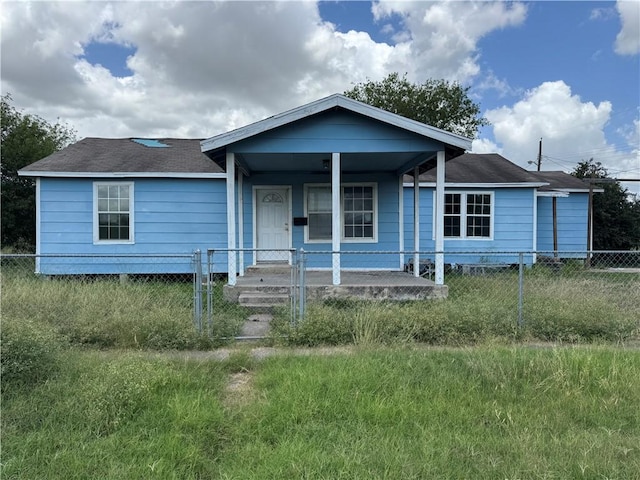 423 S 13th St, Kingsville, TX 78363 - view of front facade with covered porch, a fenced front yard, and a gate