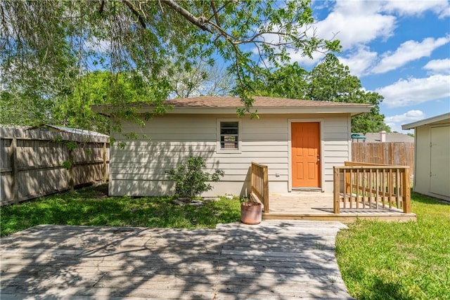 view of outdoor structure with a fenced backyard and an outbuilding
