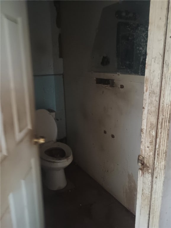 2622 Belton St, Corpus Christi, TX 78416 - bathroom with toilet