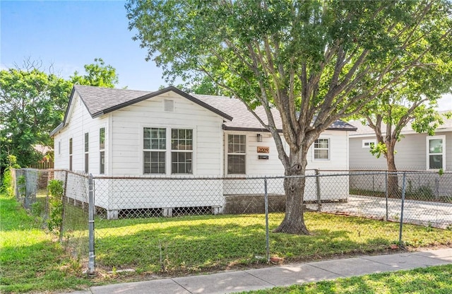 2009 Hudson St, Corpus Christi, TX 78416 - view of front of house featuring a shingled roof, fence, and a front yard