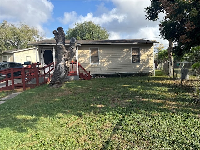 view of front of house with a front lawn