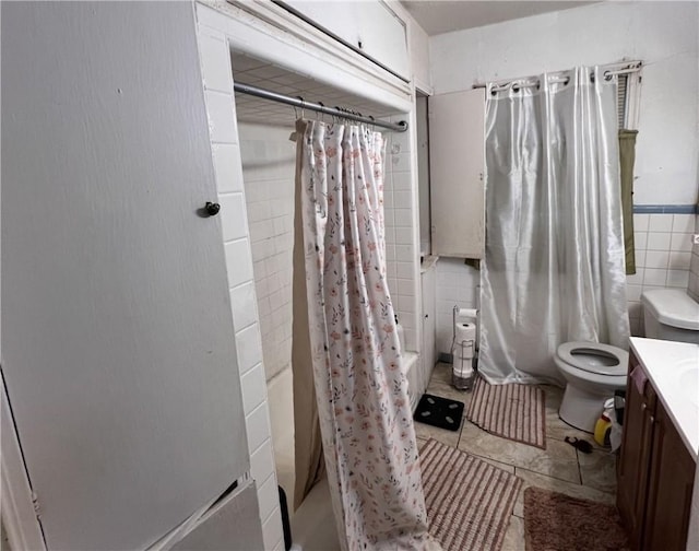 3751 Wilson Dr, Corpus Christi, TX 78408 - full bath with tile walls, vanity, and shower / bathtub combination with curtain