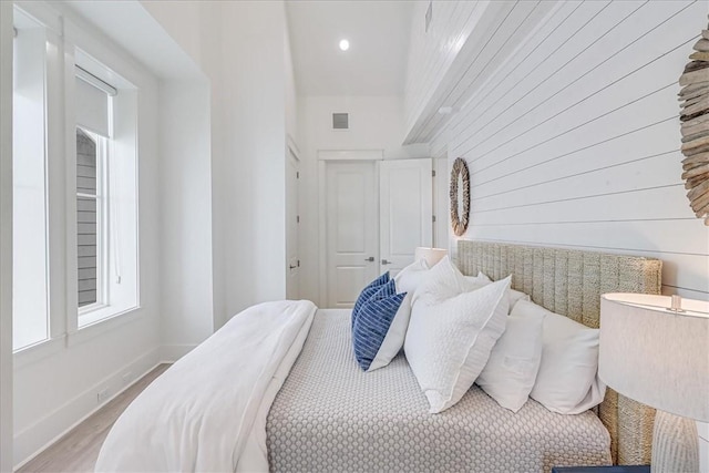 bedroom featuring baseboards, visible vents, wood finished floors, a closet, and recessed lighting