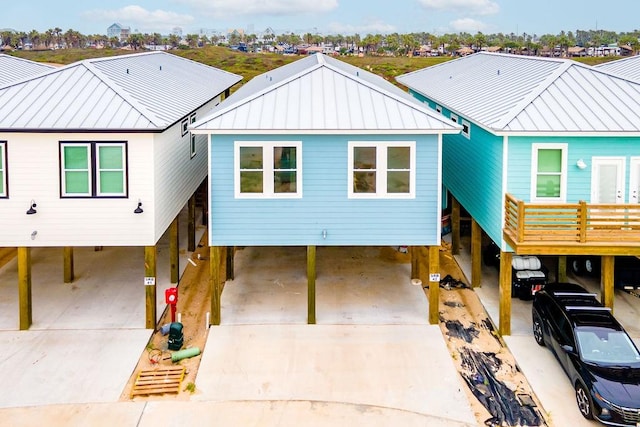 view of front of house featuring a carport