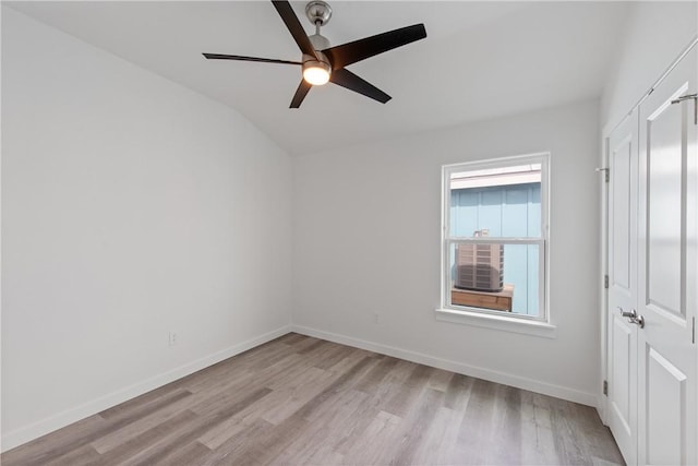 empty room featuring light hardwood / wood-style floors and ceiling fan