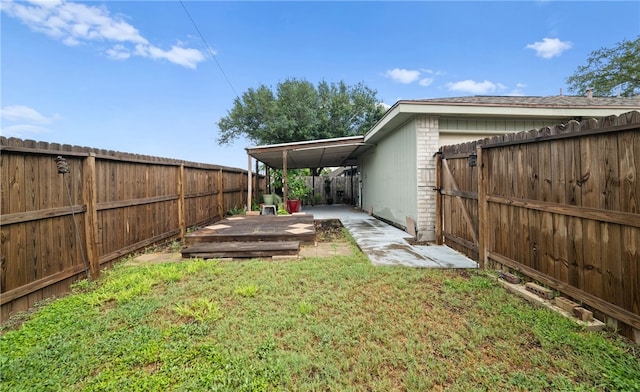 view of yard featuring a patio area