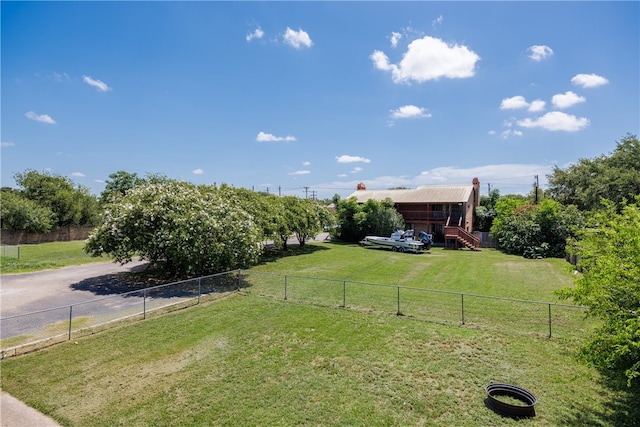 view of yard with a rural view