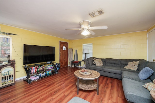 living room with dark wood-type flooring and ceiling fan