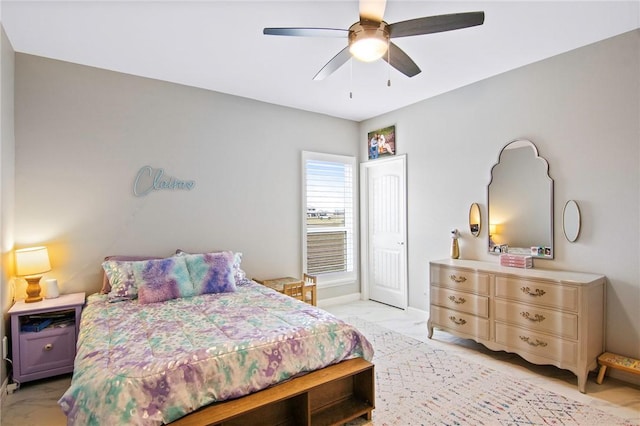 bedroom with ceiling fan