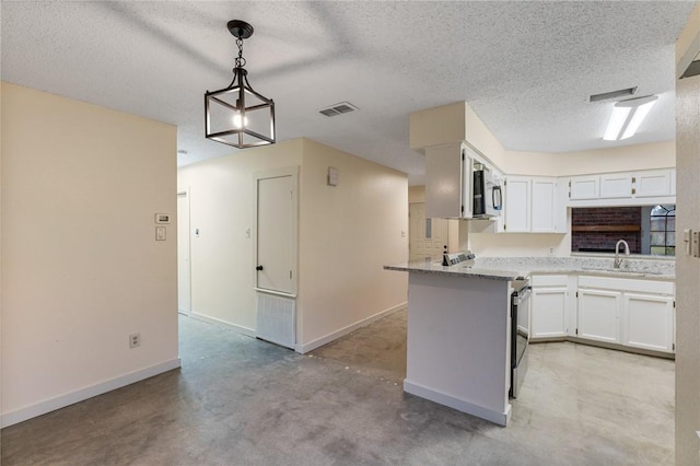 kitchen with stainless steel appliances, kitchen peninsula, sink, and white cabinets