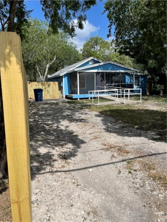 516 Sodville St, Sinton, TX 78387 - photo 2
