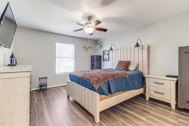 109 Misty Ln, Aransas Pass, TX 78336 - bedroom featuring wood finished floors, a ceiling fan, and baseboards