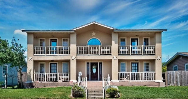 view of front of home featuring a front lawn