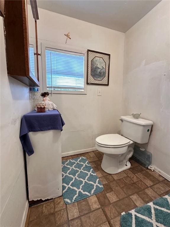 919 W W Ave Unit G, Kingsville, TX 78363 - half bath featuring toilet and baseboards