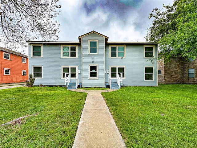 view of front facade featuring a front yard