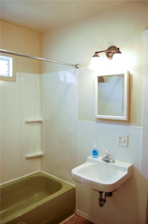 201 S Alta Vista St, Beeville, TX 78102 - full bath featuring bathtub / shower combination and a sink