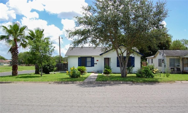 201 S Alta Vista St, Beeville, TX 78102 - view of ranch-style home