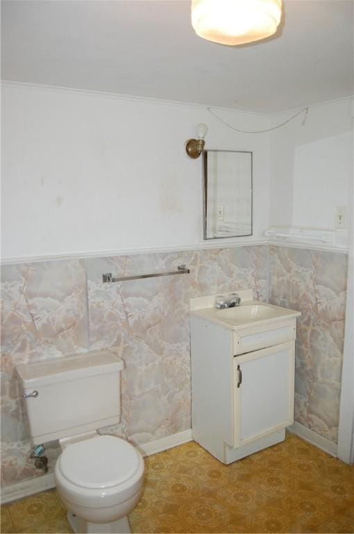 201 S Alta Vista St, Beeville, TX 78102 - bathroom featuring vanity, tile walls, and wainscoting