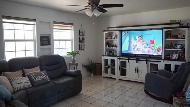 210 E Clayton St, Hebbronville, TX 78361 - photo 15