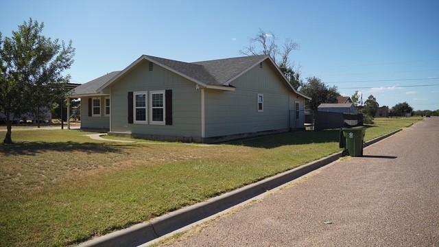 210 E Clayton St, Hebbronville, TX 78361 - photo 3