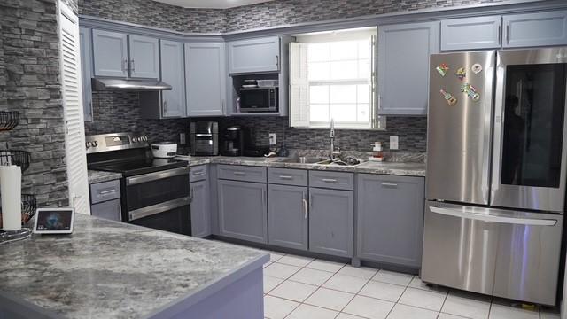 210 E Clayton St, Hebbronville, TX 78361 - photo 7