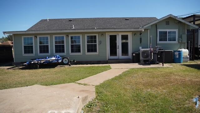 210 E Clayton St, Hebbronville, TX 78361 - photo 2