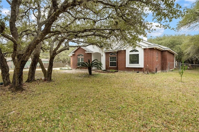 ranch-style house featuring a front yard