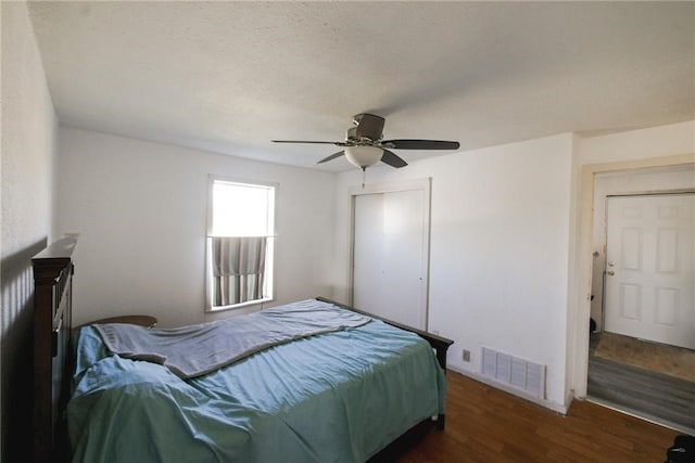 bedroom with dark wood-type flooring and ceiling fan