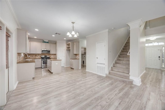 7706 Fort Griffen Dr, Corpus Christi, TX 78414 - kitchen featuring stainless steel appliances, a sink, ornamental molding, backsplash, and a chandelier