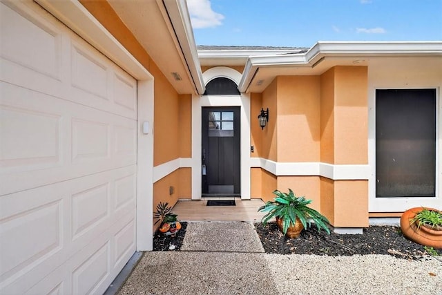 15341 Yardarm Ct, Corpus Christi, TX 78418 - doorway to property featuring stucco siding