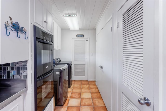 laundry room with light tile patterned floors and washing machine and clothes dryer