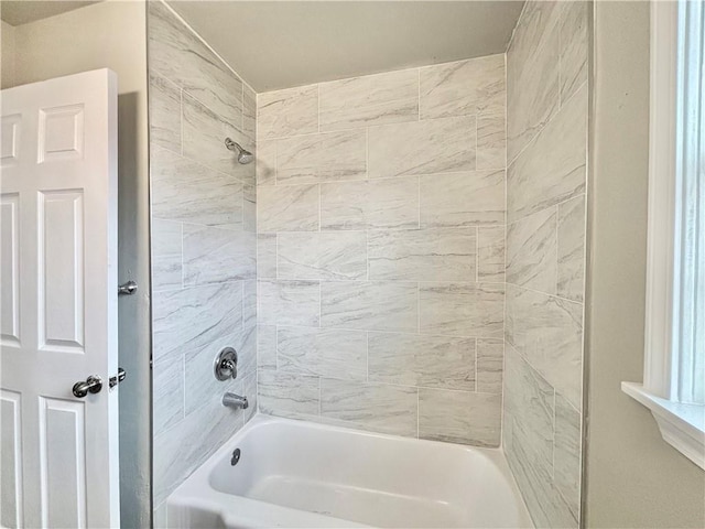 bathroom with tub / shower combination