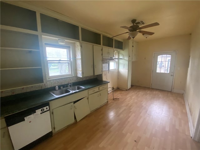 kitchen featuring light hardwood / wood-style floors, dishwasher, decorative backsplash, sink, and ceiling fan