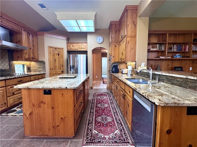 7605 Bayonne Dr, Corpus Christi, TX 78414 - kitchen featuring appliances with stainless steel finishes, arched walkways, decorative backsplash, open shelves, and a center island