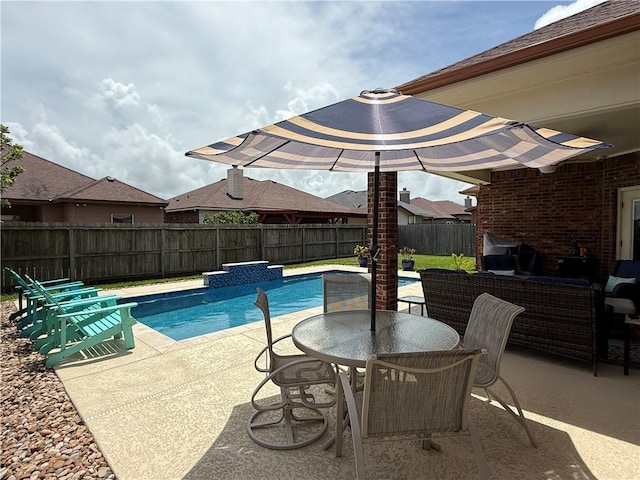 6717 Battery Park Ct, Corpus Christi, TX 78414 - view of swimming pool featuring a fenced backyard, a patio, and outdoor lounge area
