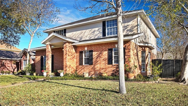 view of front of house featuring a front lawn