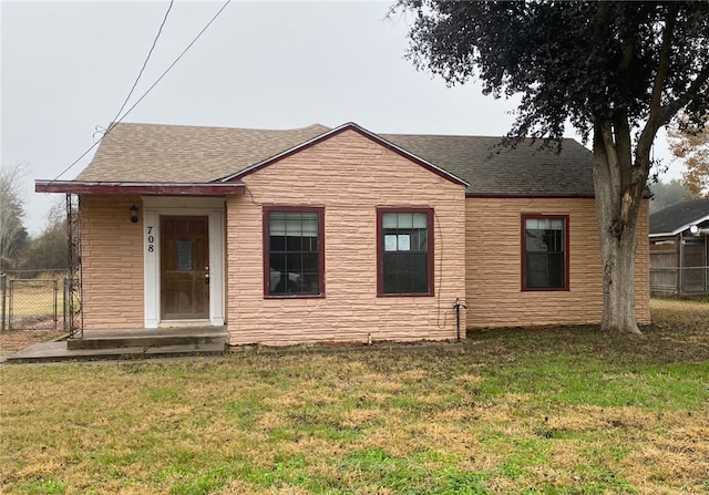 view of front of property with a front lawn