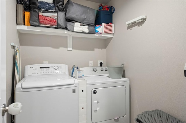 7218 Tristan, Corpus Christi, TX 78414 - laundry area with washing machine and clothes dryer