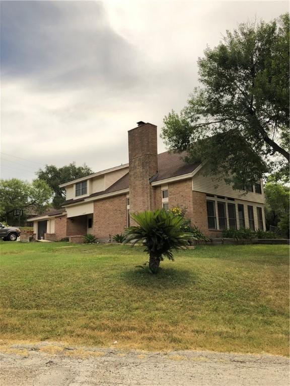 view of side of property featuring a yard